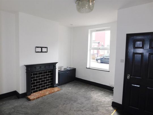 3 bedroom end of terrace house to rent - Photo 1