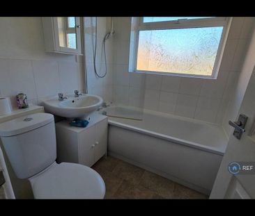 3 bedroom semi-detached house to rent - Photo 6