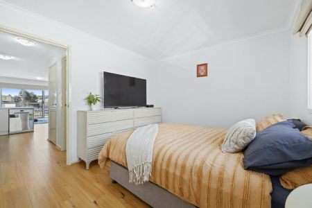 North Facing Apartment Modern Apartment - Photo 5