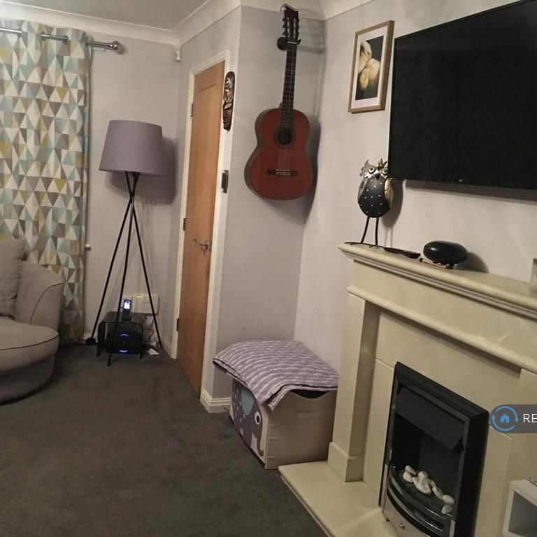 3 bedroom semi-detached house to rent - Photo 1