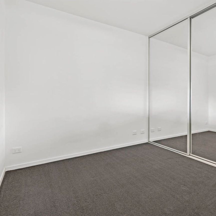 Spacious 1BR Apartment - Photo 1