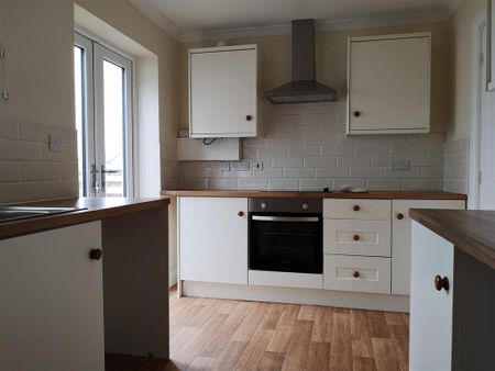 2 bedroom semi-detached house to rent - Photo 5