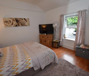 2 bedroom end of terrace house to rent - Photo 3