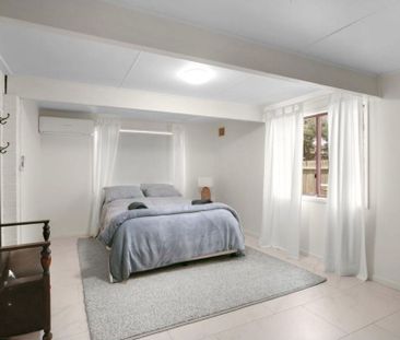 Walk to the Beach! Spacious 4br Home with Dual Living & Balconies - Photo 4