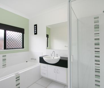 SPACIOUS FAMILY HOME IN SOUGHT AFTER LOCATION! - Photo 4