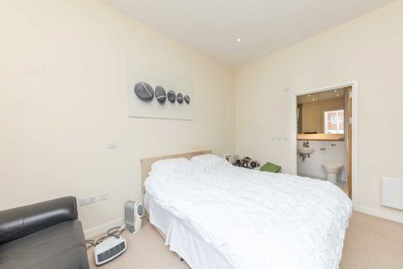 Bromyard Avenue, W3 7BN, London - Photo 2
