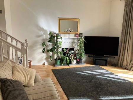 Crosslands Avenue, London, W5 3QH - Photo 2