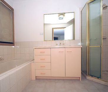 2/5 Campbell Street, Glen Waverley - Photo 3