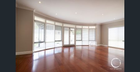 THE ULTIMATE FAMILY HOME! - Photo 4