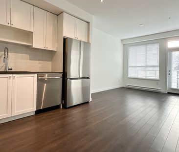 Modern 2 Bedroom + Den Condo With Luxury Amenities And Prime Location. - Photo 3