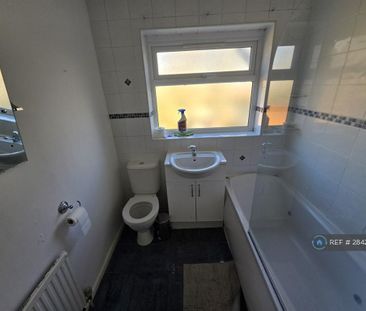 3 bedroom semi-detached house to rent - Photo 5