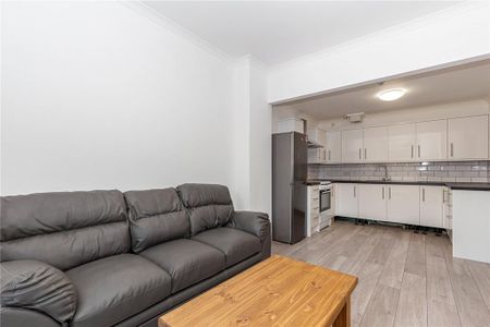 3 bedroom apartment to rent - Photo 2