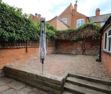 4 bedroom terraced house to rent - Photo 5