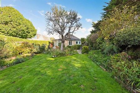 Outerwyke Road, Felpham, PO22 - Photo 2