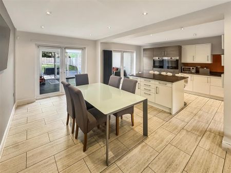 4 bedroom detached house to rent - Photo 4