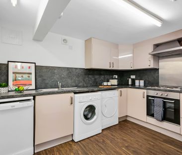 93 ROYAL PARK AVENUE Leeds - LS6 1EZ - Photo 3