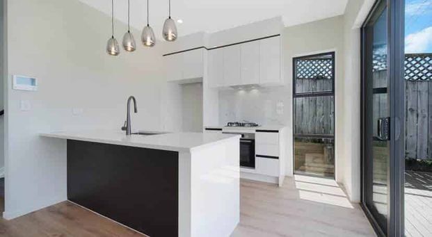 Standalone house in Mt Roskill - Photo 1