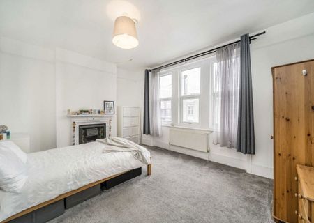 Tooting High Street, SW17 0RG, London - Photo 2