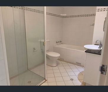 "2 Bedroom Unit With Lock Up Garage In The Bentleigh" - Photo 6