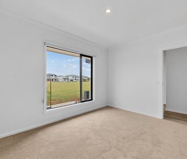 2 Jandakot Walk, Point Cook VIC 3030 - House For Rent | Domain - Photo 3