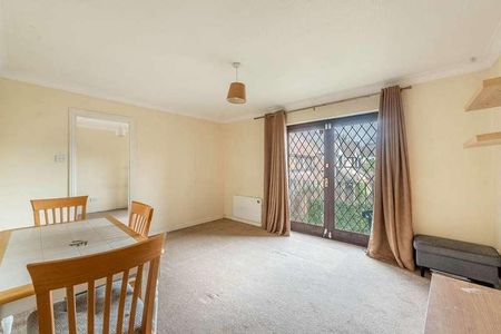 Robina Close, Northwood, HA6 - Photo 5