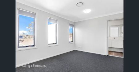 Craftfully Designed Duplex in a Quiet Pocket of Denham Court! - Photo 2