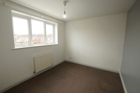 4 bedroom Detached House to let - Photo 3