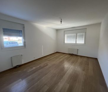 Bel appartement de 3 pièces au rez-de-chaussée avec terrasse et jardin - Photo 3