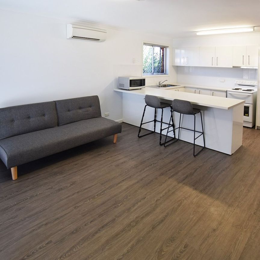 MOVE STRAIGHT IN! - Renovated 1x1 + Extras - Photo 1