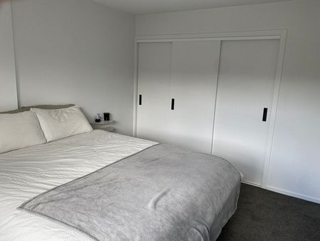 Modern 2-Bedroom Apartment in prime location - Photo 3