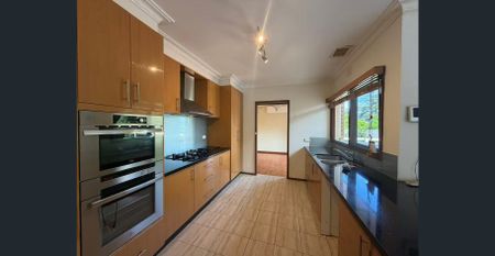 Spacious Four Bedroom Home - Photo 3