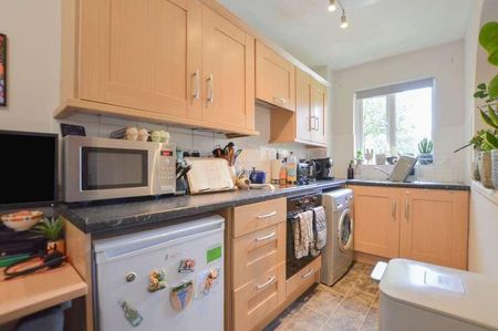 Dorchester Court, Oriental Road, Woking, Surrey, GU22 - Photo 5