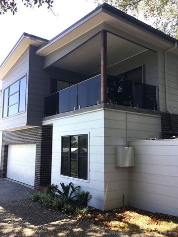 Modern 3 Bedroom Townhouse - Photo 2