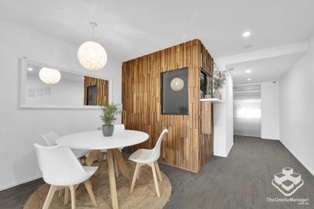 2 bed, 2 bath fully air con avail 2/12/2025 - Photo 3