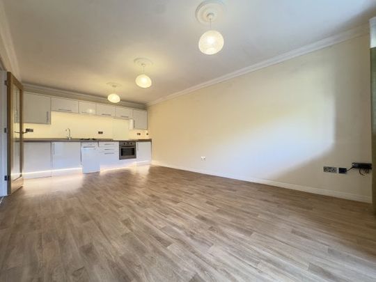 Kingsmere, London Road, BN1 6UW 3 bedroom flat to rent - Photo 1