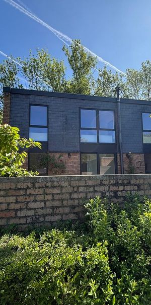 Huis te huur in Louvain-la-Neuve voor € 1.850 met 4 slaapkamers - Foto 1