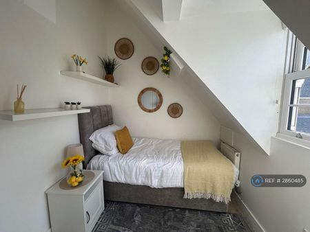 4 bedroom detached house to rent - Photo 5