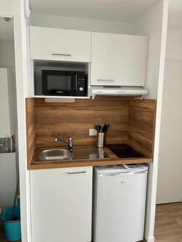 Location Appartement 1 pièce 23m² - Photo 4