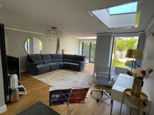 4 Bed Terraced House, Red Post Hill, SE24 - Photo 1