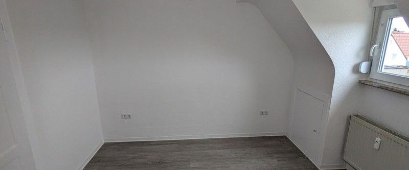 Klein aber fein; teilsanierte Single-Wohnung im DG - Photo 1