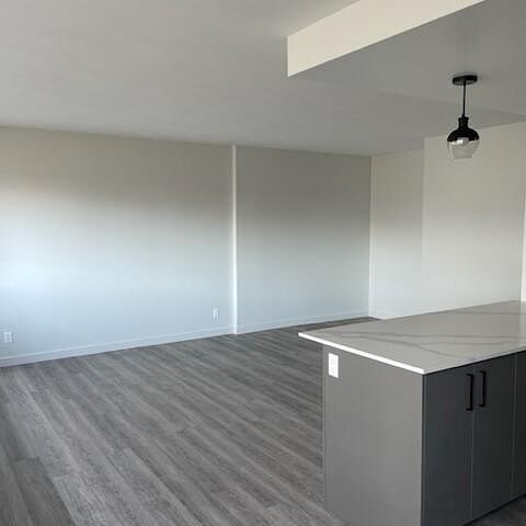 Perfect location & perfect apartments in Centretown! - Photo 1