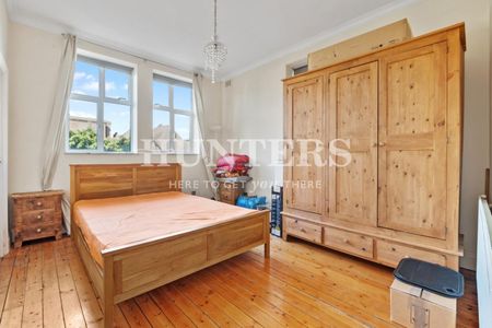3 bedroom Flat To Let - Photo 3
