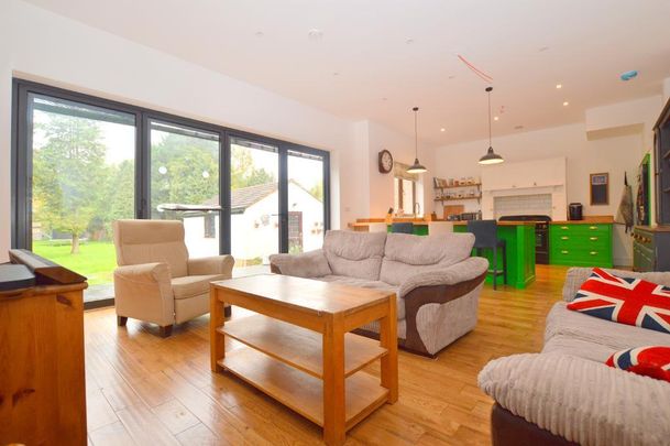 Detached House - Photo 1