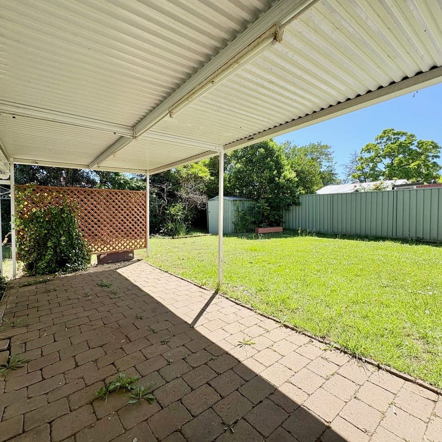 WELL PRESENTED FAMILY HOME IN GREAT LOCATION! - Photo 1