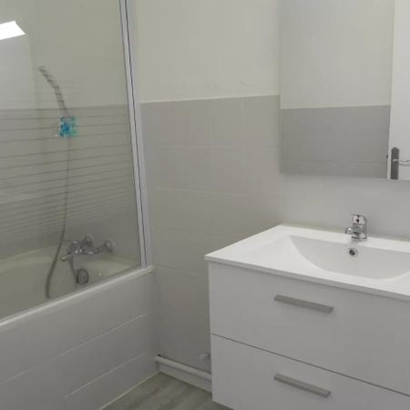Location Appartement 3 pièces 60m² MARIGNANE 13700 - Photo 3