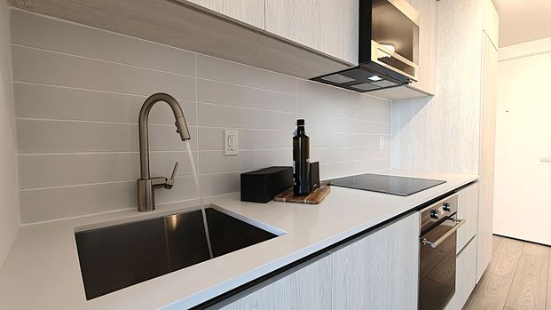 For Lease - 120 Broadway Avenue Unit# 1013, Toronto, Ontario - Photo 1