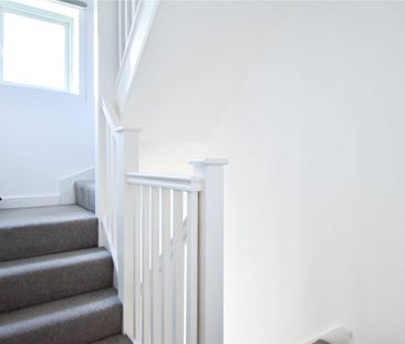 Well presented 2 bedroom duplex apartment situated on Coleridge Roa... - Photo 5