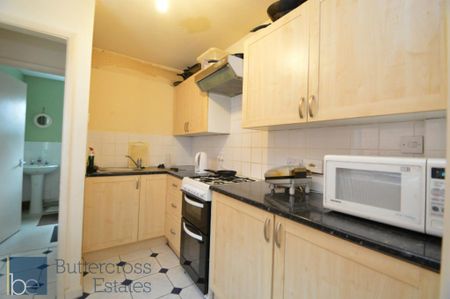 1 bedroom in a house share to rent - Photo 3