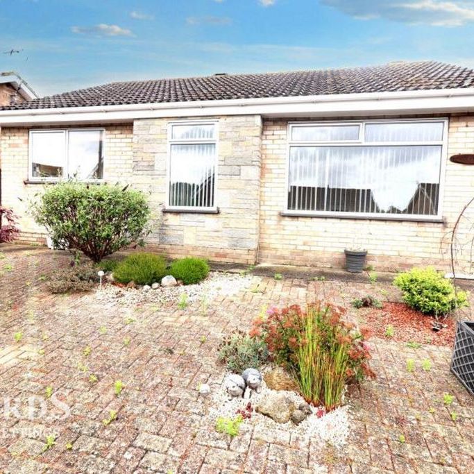 3 bedroom detached bungalow to rent - Photo 1