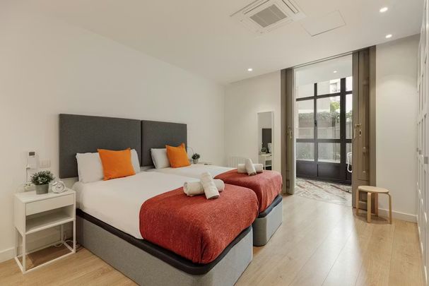 Carrer de Balmes, Barcelona, Catalonia 08007 - Photo 1